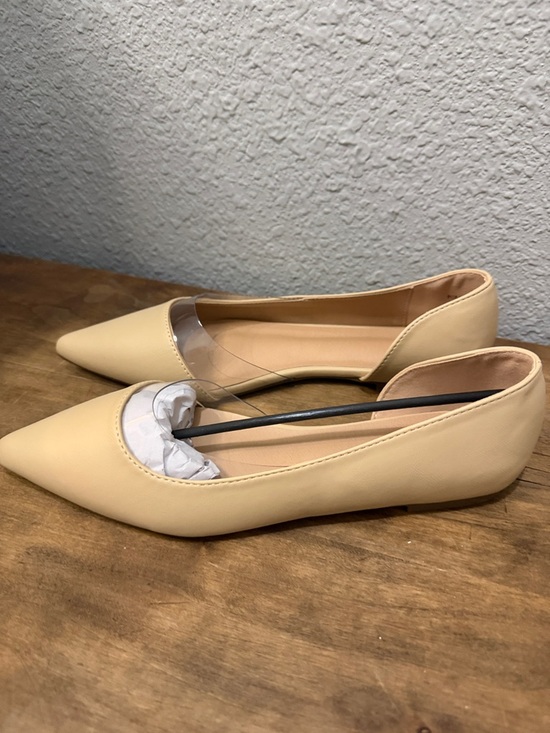 Shoes - Pointed Toe Women's Flats in Beige size 8.5